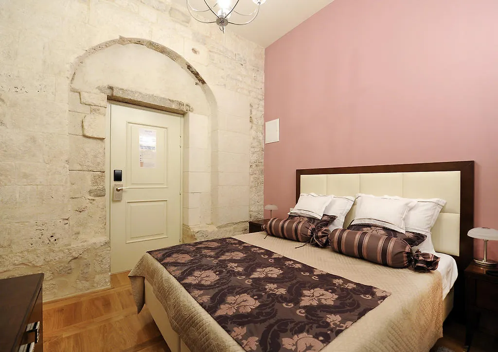 Palace Augubio سبليت