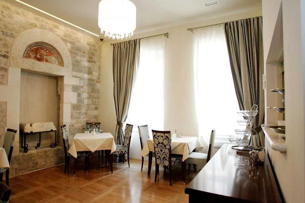 Palace Augubio سبليت